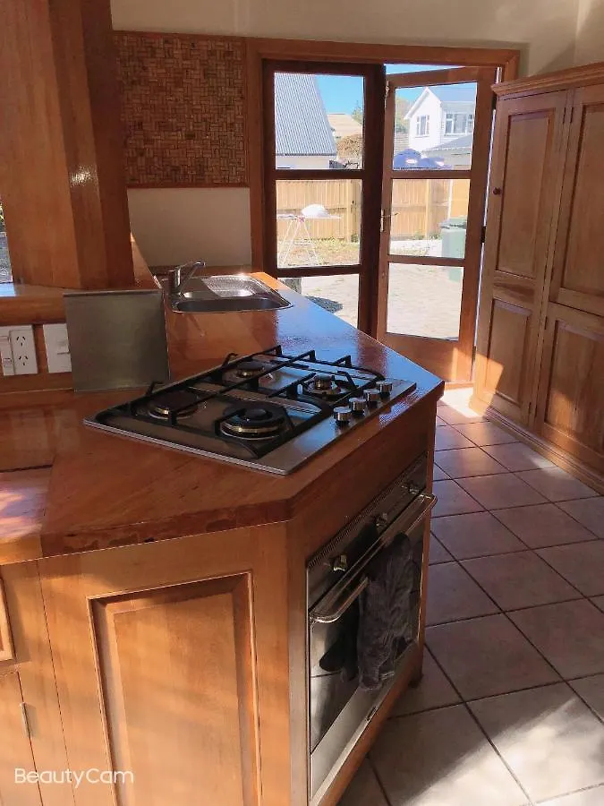 Papanui Road Holiday Home Christchurch New Zealand
